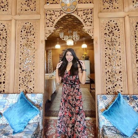 Exotic Young Shreen Houseboat Hotel Srīnagar Exterior foto