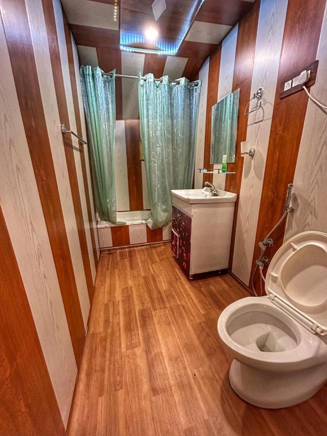 Exotic Young Shreen Houseboat Hotel Srīnagar Exterior foto