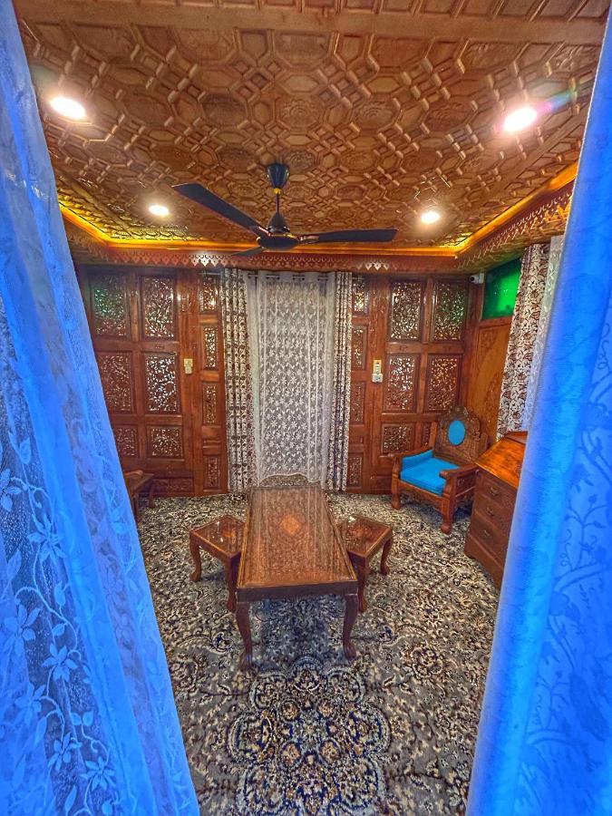 Exotic Young Shreen Houseboat Srīnagar Exterior foto