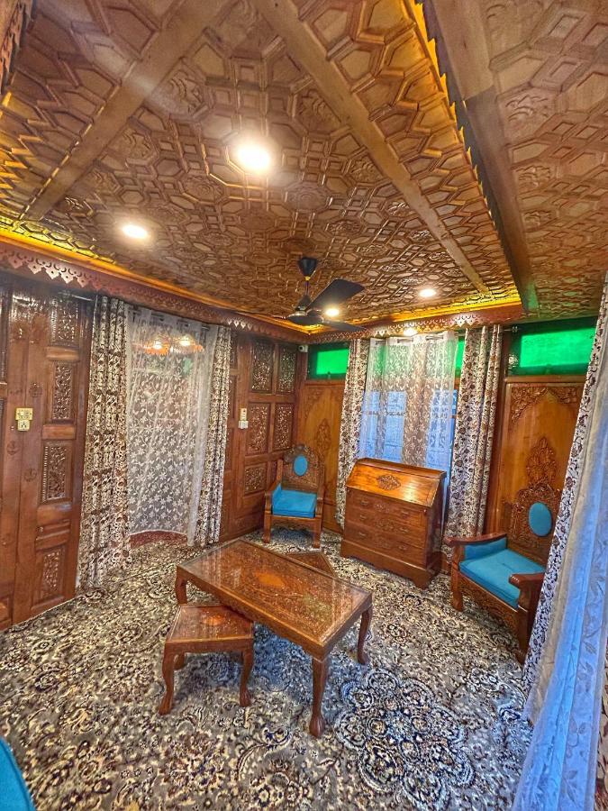 Exotic Young Shreen Houseboat Srīnagar Exterior foto