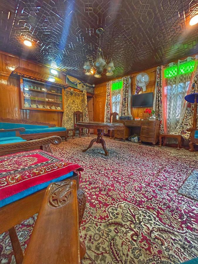 Exotic Young Shreen Houseboat Hotel Srīnagar Exterior foto